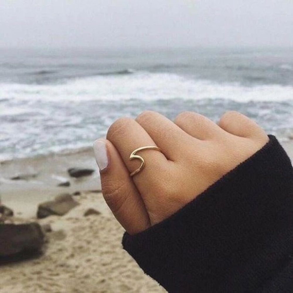 Gold Wave Ring - Picture 5 of 5